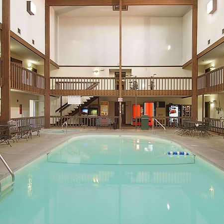 Super 8 By Wyndham York Hotel Facilities photo