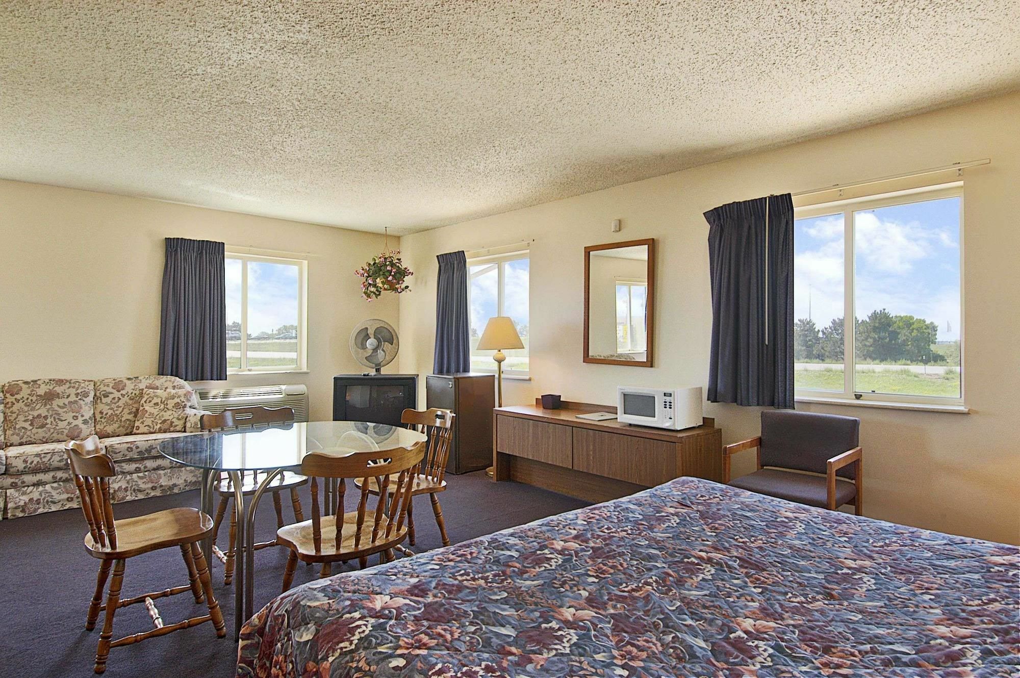Super 8 By Wyndham York Hotel Exterior photo