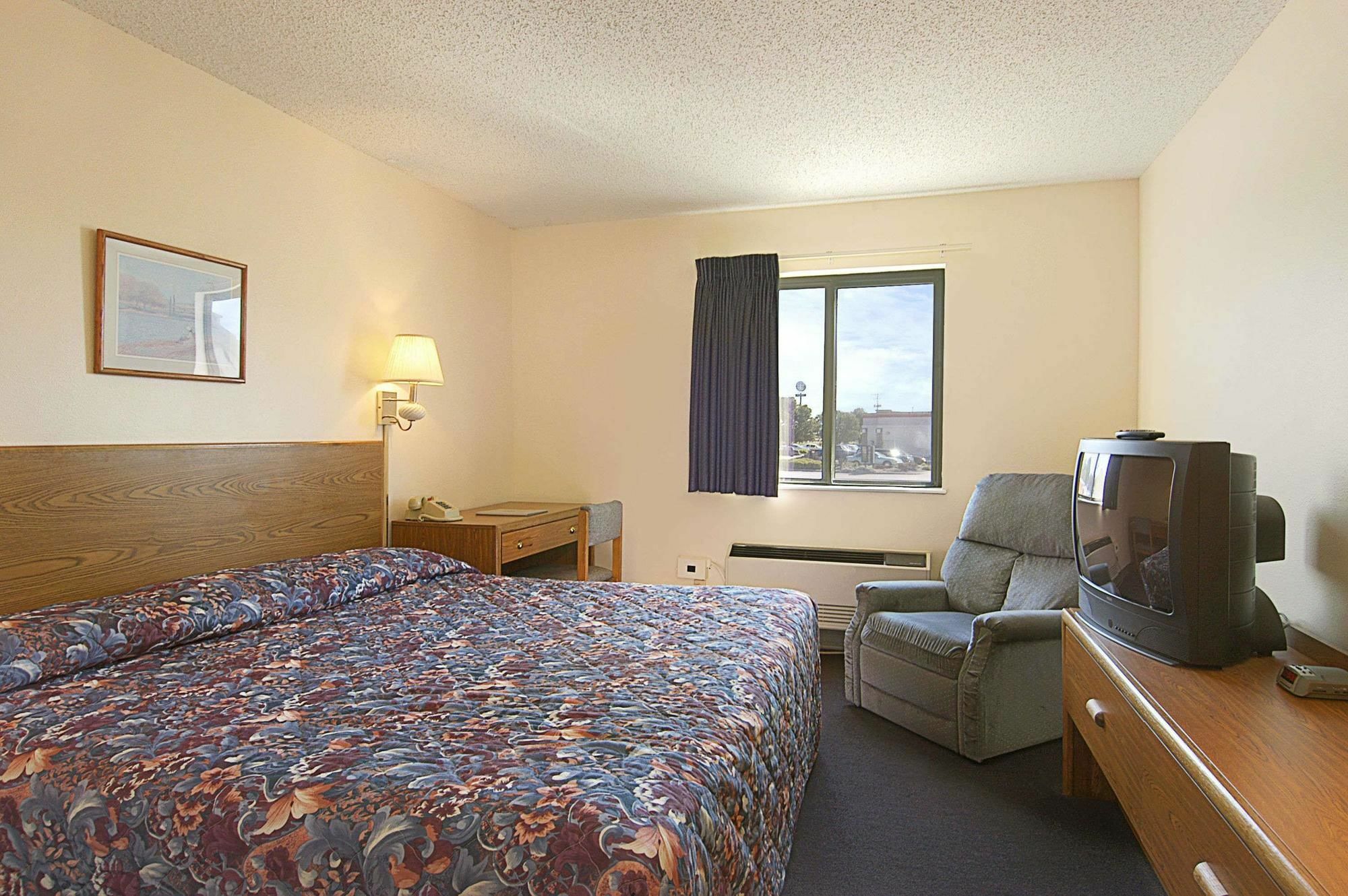 Super 8 By Wyndham York Hotel Room photo